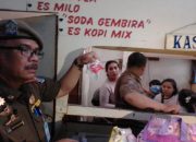 Razia Panti Pijat Esek-Esek Banyak Ditemukan Kondom Bekas