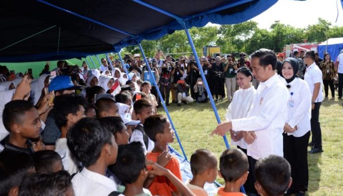 Presiden Joko Widodo Sambangi Korban Gempa Bumi di Maluku Tengah
