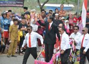 Ditengah Terik Matahari, Pawai Ta’aruf MTQ 50 Meriah