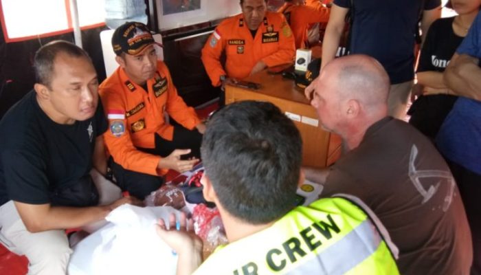 Keluarga Penyelam Sewa Helikopter Bantu Basarnas