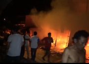 700 Kios Pedagang Pekaian Bekas Ludes Terbakar
