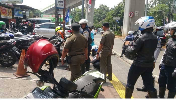Parkir di Trotoar, Belasan Kendaraan Ditindak