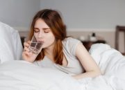 Cek Fakta: Minum Air Putih di Pagi Hari Bantu Tubuh Usir Racun