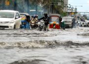 Hujan sebabkan genangan di sejumlah ruas jalan di Jakarta Selatan