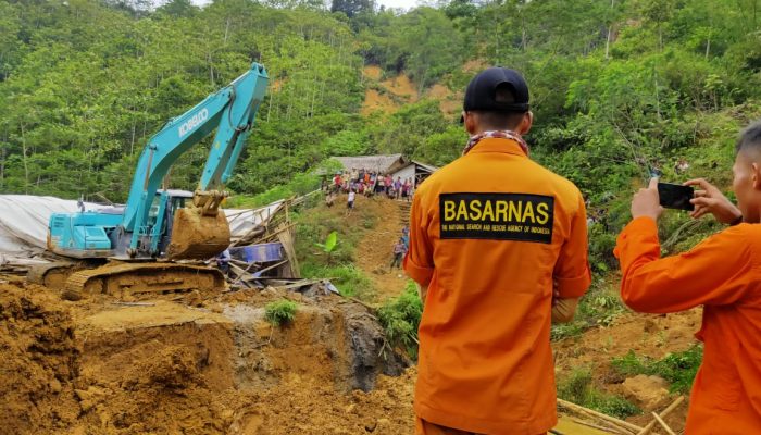 Basarnas Banten Terus Cari 9 Penambang Emas Yang Terjebak Longsor