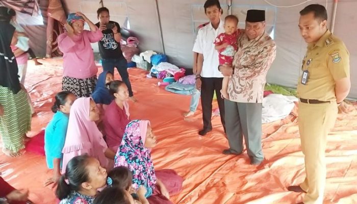 Anggota DPR-RI Berikan Bantuan Ke Mauk