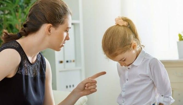 4 Kata yang Tak Boleh Diucapkan Depan Anak