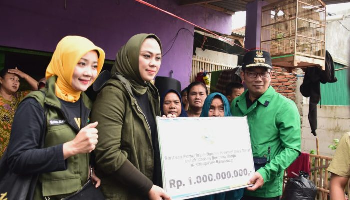 Ridwan Kamil salurkan bantuan Rp1 miliar untuk Bekasi dan Karawang