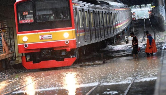 Sejumlah lintasan KA Daop 1 Jakarta terdampak banjir