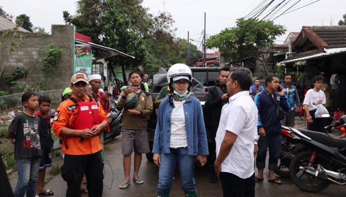Gunakan Sepeda Motor, Airin Pantau Banjir di Tujuh Kecamatan