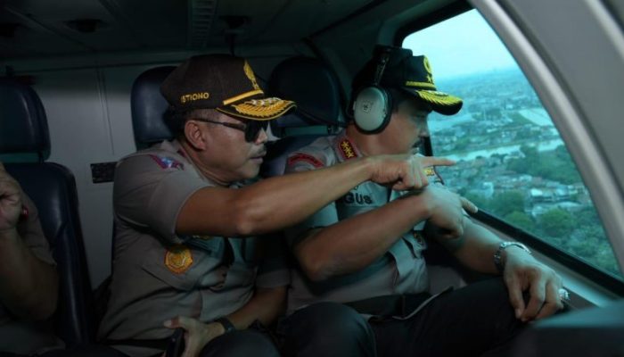 Kabaharkam Pantau Banjir di Jakarta