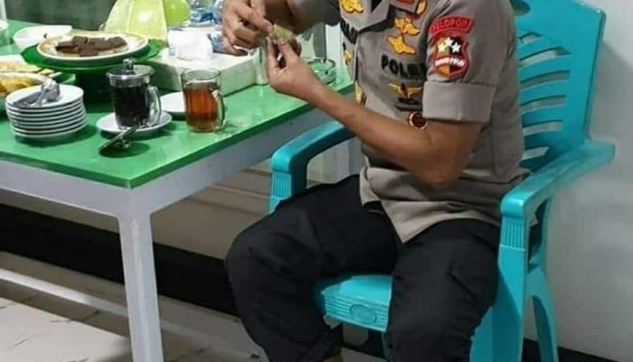 Pakai Sandal Jepit dan Makan Kue Lapis, Kesahajaan Kapolri Idham Aziz