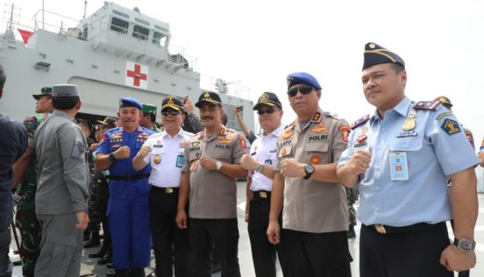 Kabaharkam Gelar Rapat Bersama Menkopolhukan di Laut Natuna