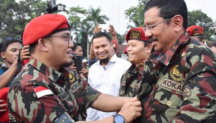 Viral Seragam Ormas Ini Mirip Kopassus dan Membawa Senjata