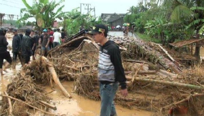 17.200 warga Lebak mengungsi akibat banjir bandang
