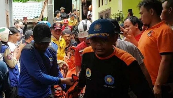 Tiga meninggal akibat longsor di Depok