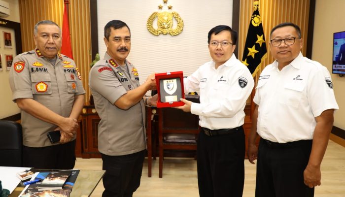 Kabaharkam dan PT Pindad Bahas Penguatan Almatsus Polri