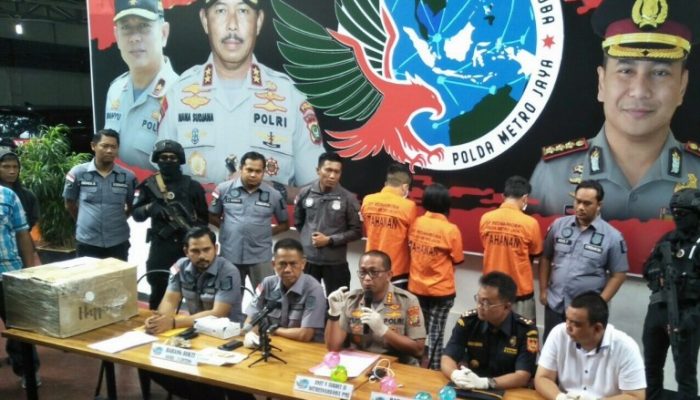 Polisi Gagalkan Penyelundupan 1,9 Kg Sabu Cair yang Disembunyikan Dalam Bola Karet