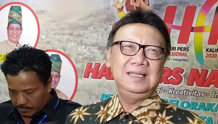 Pejabat pemerintah harus siap ditelepon wartawan 24 jam, kata Menpan