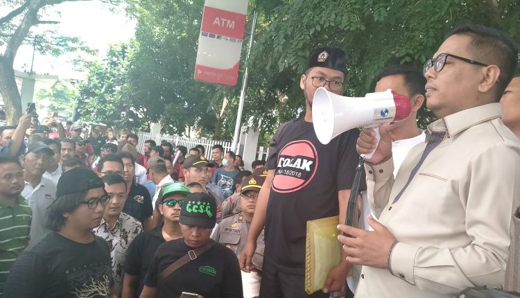 Temui Massa Aksi, Ketua DPRD Banten Siap Perjuangkan Aspirasi Driver Online