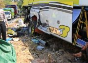 Siswa SD meninggal dalam tabrakan bus sekolah vs truk