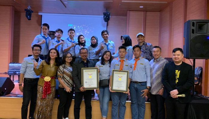 Tim Pelajar Indonesia Pertama Capai Elbrus, ELPALA SMAN 68 Masuk MURI