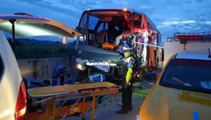 Dua orang tewas akibat kecelakaan Bus Pariwisata di Tol Madiun-Ngawi