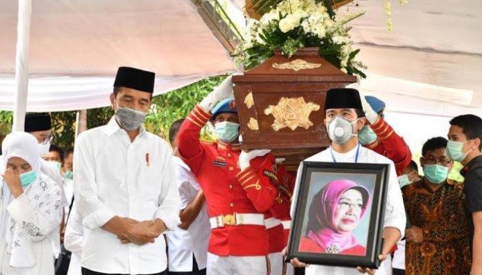 Prosesi pemakaman Ibunda Presiden di Pemakaman Mundu dimulai