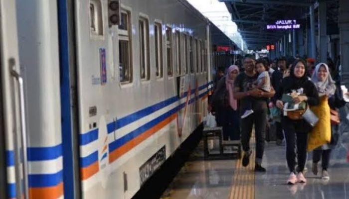 KAI batalkan seluruh perjalanan kereta jarak jauh
