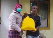 Relawan Benyamin-Pilar Berikan Bantuan Pada Kakek Paijo