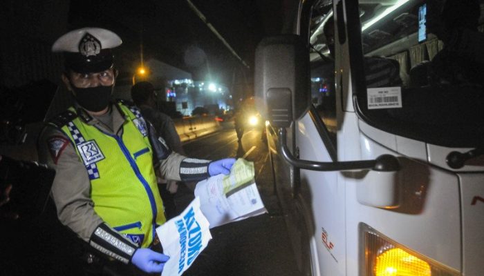 Polisi periksa kendaraan dicurigai bawa pemudik dari Jakarta