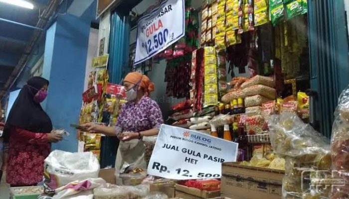 Operasi pasar, Bulog: harga gula tidak lebih dari Rp12.500 per kg