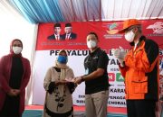 Mensos blusukan ke Bekasi dan Jakbar salurkan paket bantuan Presiden