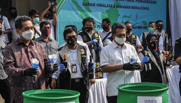 Langgar aturan, Kemendag musnahkan garam himalaya dan minuman alkohol