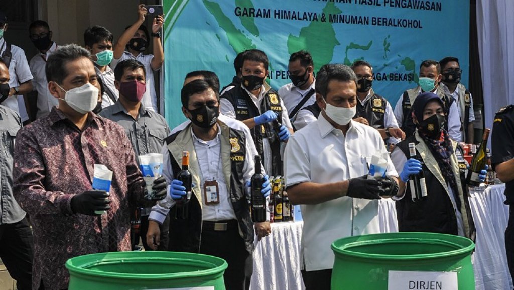 Langgar aturan, Kemendag musnahkan garam himalaya dan minuman alkohol