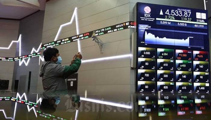 IHSG diprediksi bergerak variatif dengan cenderung menguat hari ini