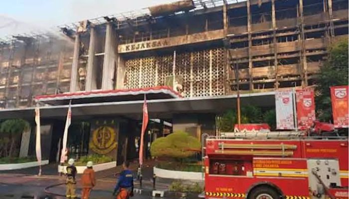 Olah TKP gedung Kejaksaan Agung kembali dilanjutkan hari ini