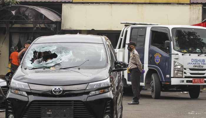 Mapolsek Ciracas diserang sekelompok orang tidak dikenal
