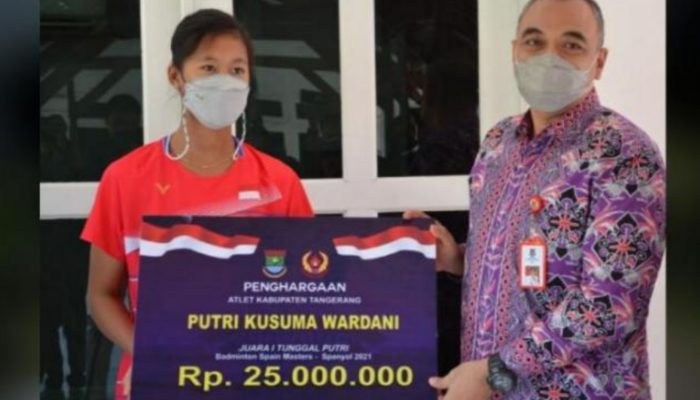 Bupati Tangerang Kucurkan Bonus ke Atlet Juara Spain Master 2021