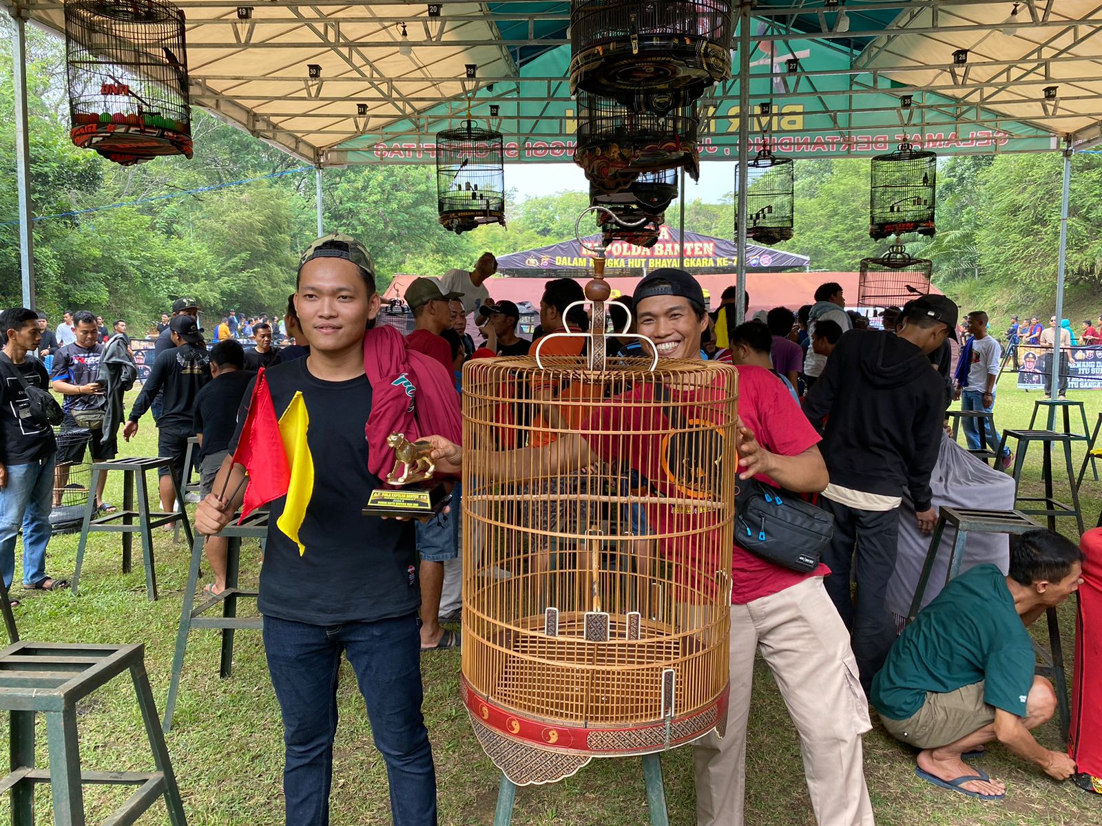 Meriahkan HUT Bhayangkara ke-77, Ratusan Pecinta Burung Ikuti Kapolda Banten Cup