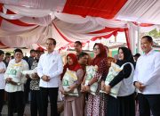 Presiden Serahkan  Bantuan Pangan Bulog Untuk warga Cilegon