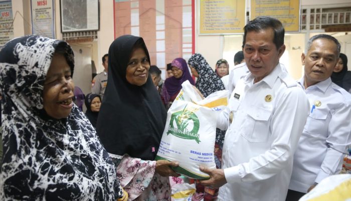 Pemkot Serang Salurkan 891,51 Ton Beras dari BAPANAS  Untuk Masyarakat Kurang Mampu
