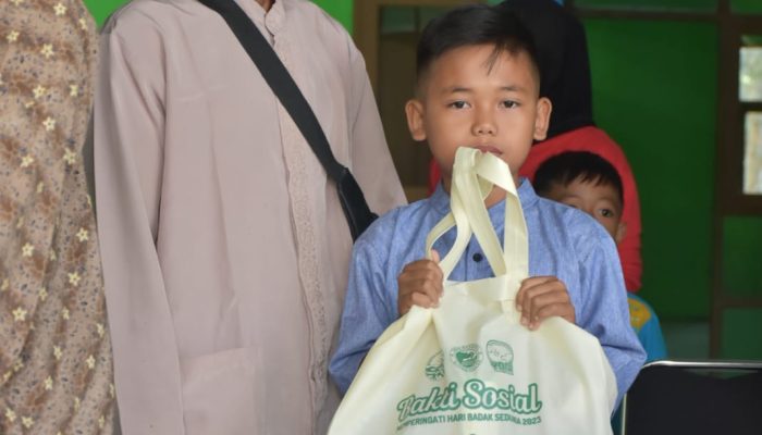 Tingkatkan Kepedulian, TNUK Gelar Sunatan Masal dan Pengobatan Masal Gratis.
