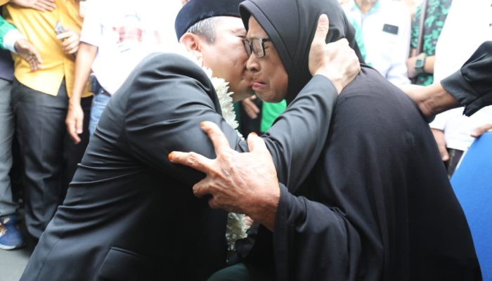 Upacara Pelepasan Wakil Walikota Serang diwarnai Haru Masyarakat Kota Serang