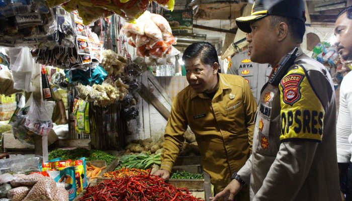 Jelang Nataru, Kapolres Serang Bersama Disperindagkop Terjun Langsung Ke Pasar Ciruas