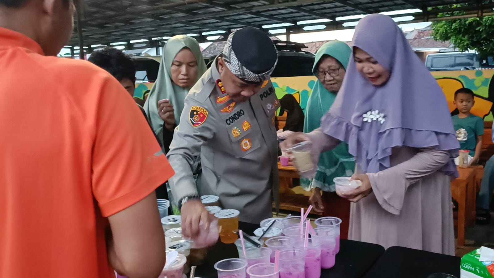 Kapolres Serang Bagikan Baksos dan Buka Bersama Masyarakat