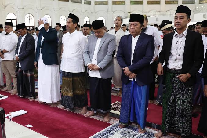 Pj Gubernur Banten Salat Idul Adha di Masjid Raya Al Bantani