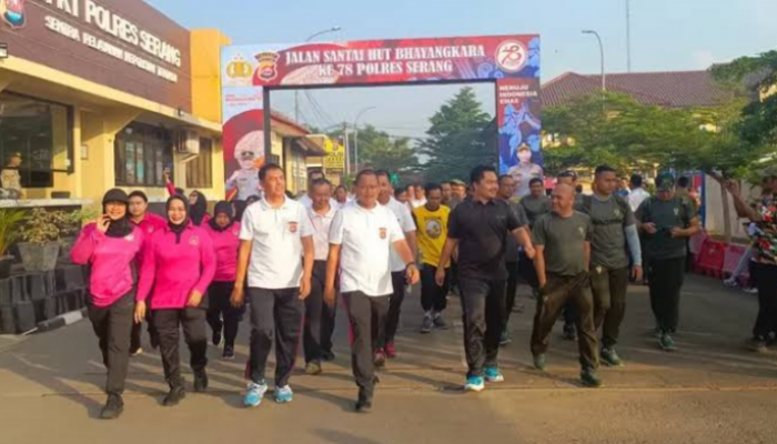 Meriahkan HUT Bhayangkara, Polres Serang Gelar Jalan Santai