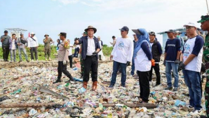 Pj Gubernur Banten Al Muktabar ajak masyarakat bersama menjaga lingkungan