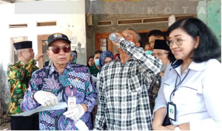 Pj Walikota Kunjungi Warga Yang Terkena Kusta di Kampung Peranan